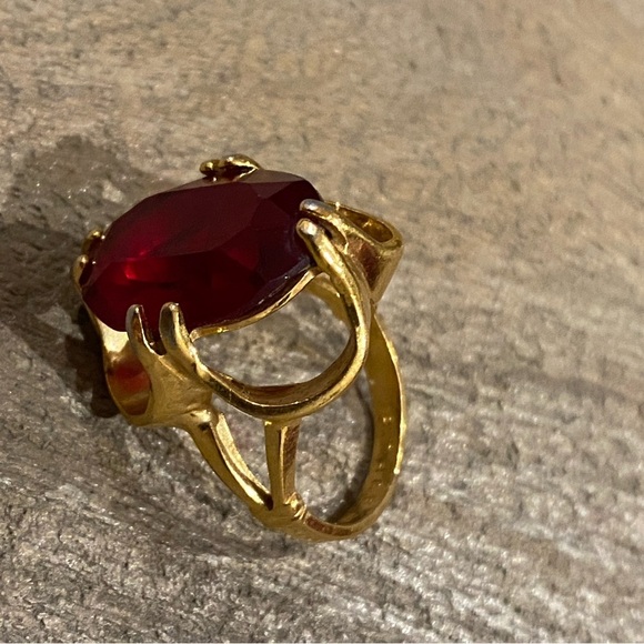 18K heavy electroplate yellow gold ring with ruby red color stone crystal - Picture 9 of 16